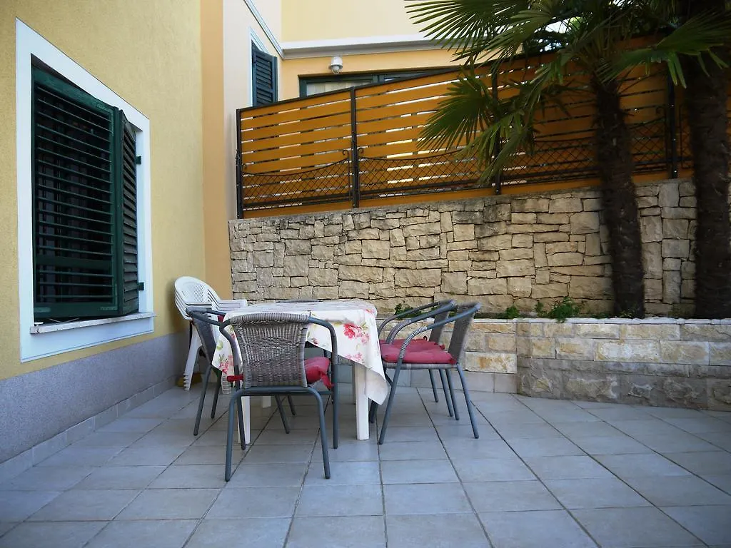 Holiday House Sara Opatija 0*,
